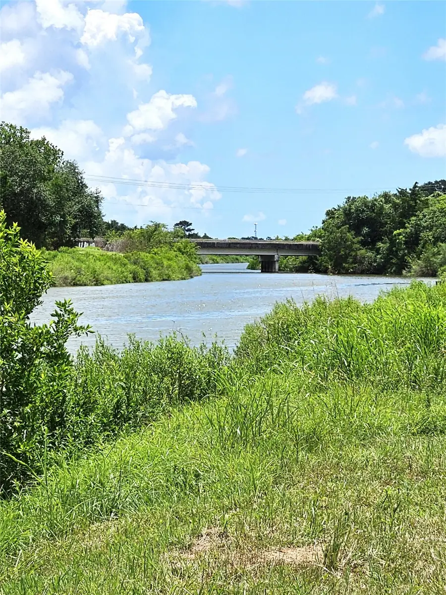 5015 Ghinaudo Road, Hitchcock, TX 77563 - Image #2