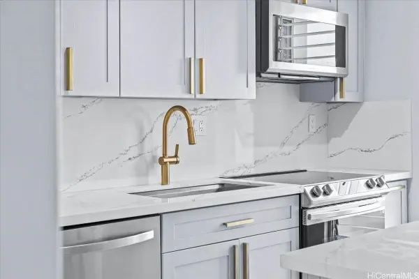 3027 Pualei Circle #208, Honolulu, HI 96815