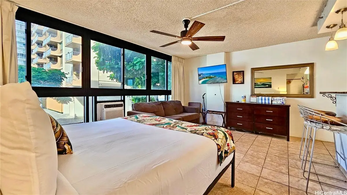134 Kapahulu Avenue #220, Honolulu, HI 96815 - Image #1