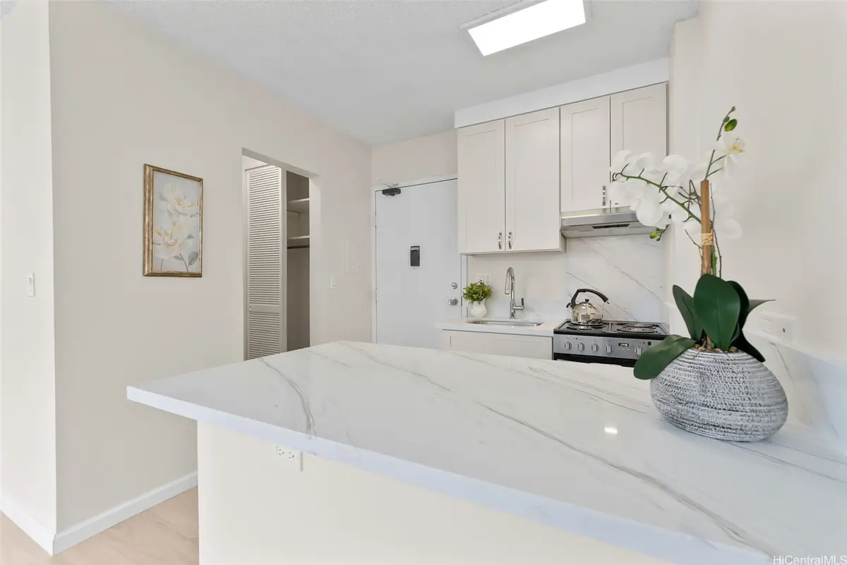 1560 Kanunu Street #1613, Honolulu, HI 96814 - Image #1