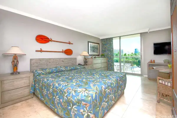 2045 Kalakaua Avenue #214, Honolulu, HI 96815