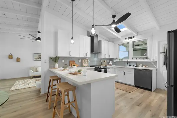 3175 Poelua Place, Honolulu, HI 96822