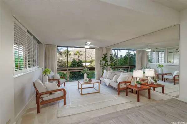 521 Hahaione Street #2/4F, Honolulu, HI 96825