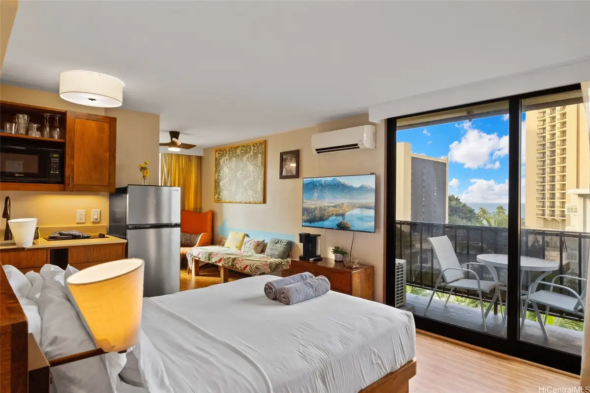 2425 Kuhio Avenue #901, Honolulu, HI 96815 - #1