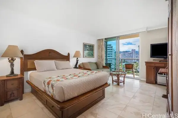 2045 Kalakaua Avenue #1017, Honolulu, HI 96815