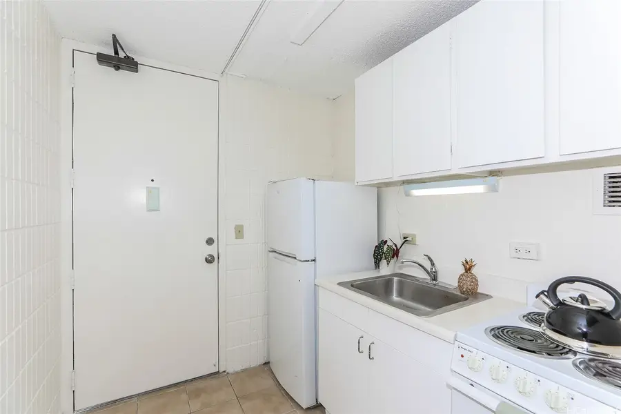 1524 Pensacola Street #210, Honolulu, HI 96822 - #3