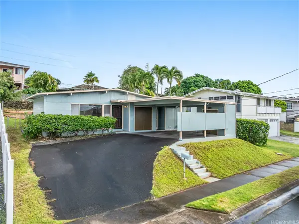 1427 Puanakau Street, Honolulu, HI 96818