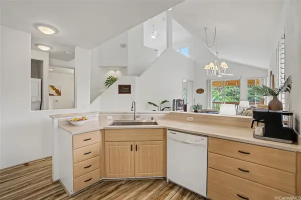 95-948 Wikao Street #E304, Honolulu, HI 96789