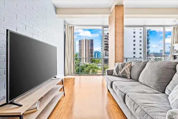 1020 Green Street #PH2, Honolulu, HI 96822