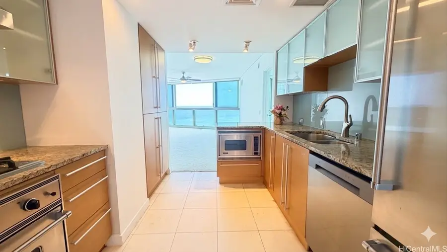 1177 Queen Street #3204, Honolulu, HI 96814 - #3