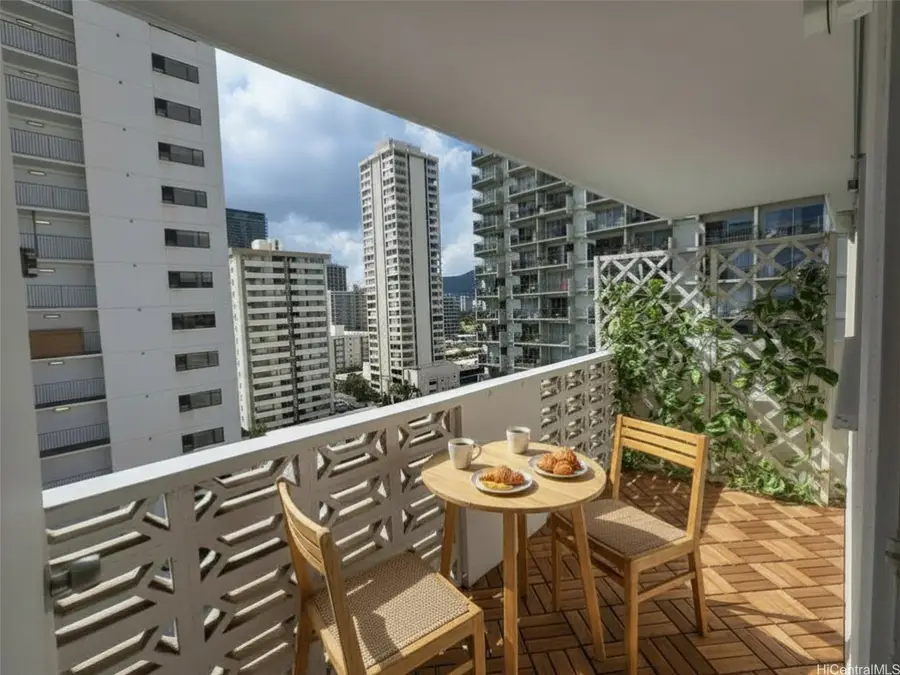 2442 Kuhio Avenue #1204, Honolulu, HI 96815 - #2