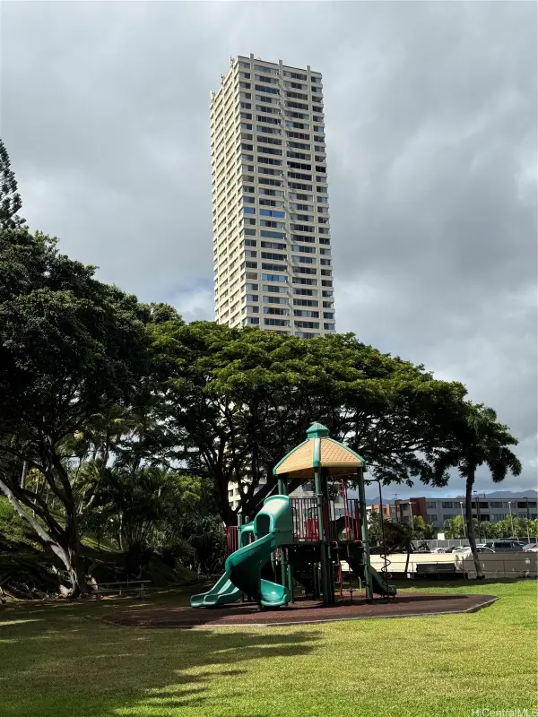1060 Kamehameha Highway #1704B, Pearl City, HI 96782