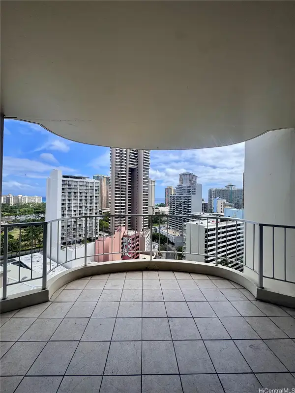 469 Ena Road #2011, Honolulu, HI 96815