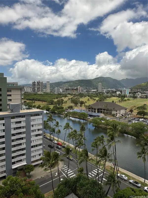 300 Wai Nani Way #II1616, Honolulu, HI 96815