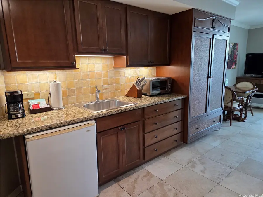 2045 Kalakaua Avenue #304, Honolulu, HI 96815 - #3