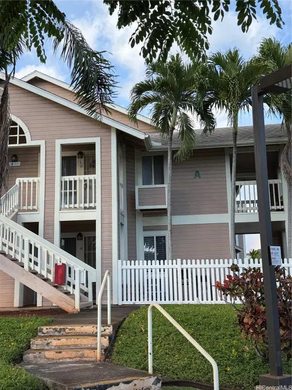 94-535 Lumiaina Street #A203, Waipahu, HI 96797