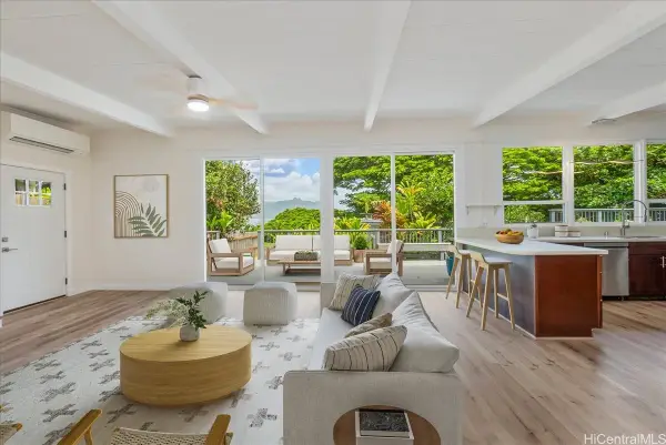 47-174 Kamehameha Highway, Kaneohe, HI 96744