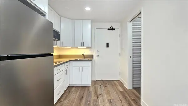 1560 Kanunu Street #1414, Honolulu, HI 96814