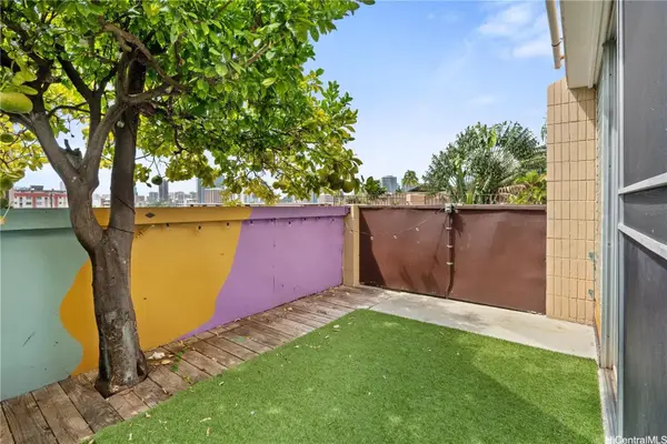 1524 Pensacola Street #113, Honolulu, HI 96822
