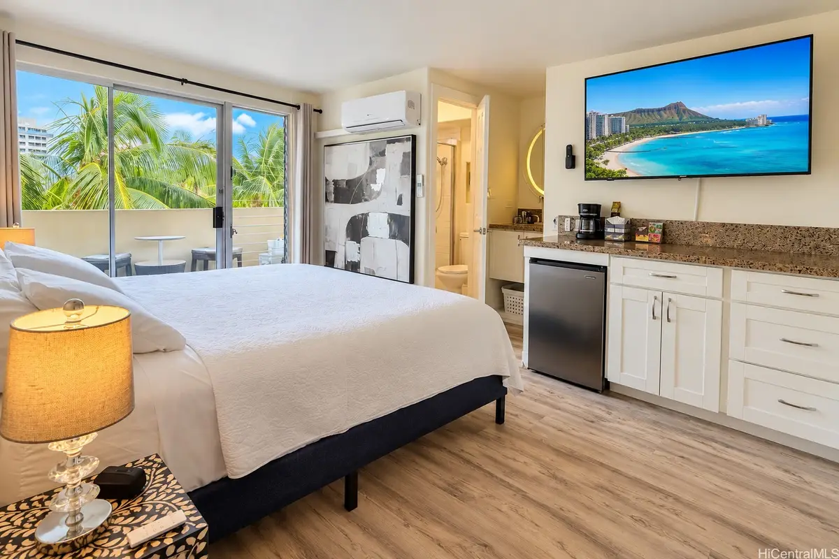 2463 Kuhio Avenue #402, Honolulu, HI 96815 - #1