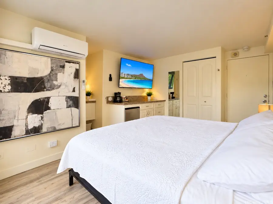 2463 Kuhio Avenue #402, Honolulu, HI 96815 - #3