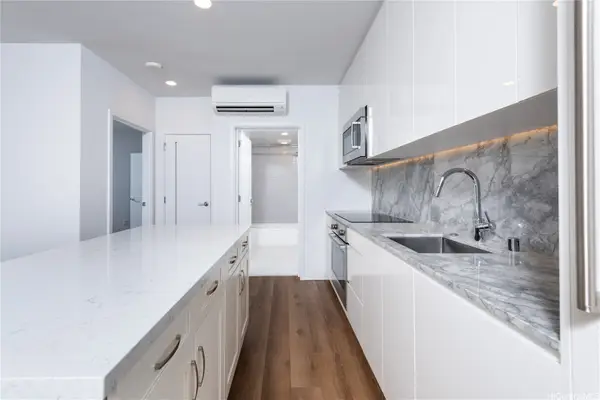 987 Queen Street #2104, Honolulu, HI 96814