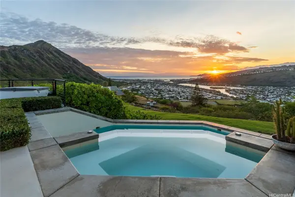 1004 Hanohano Way, Honolulu, HI 96825