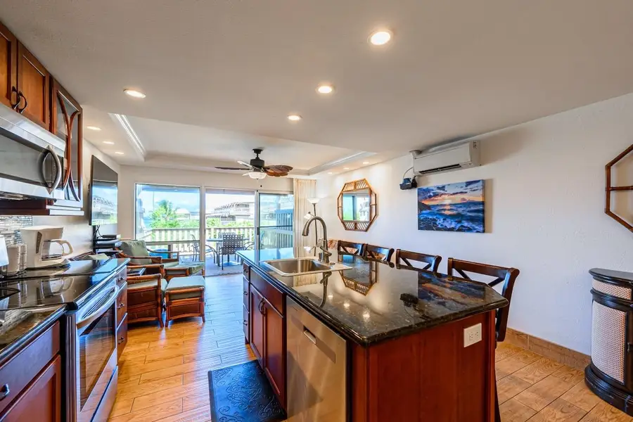 4909 Lower Honoapiilani Rd #D6, Lahaina, HI 96761 - #3