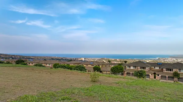 582 Kaunalipo Dr, Wailuku, HI 96793