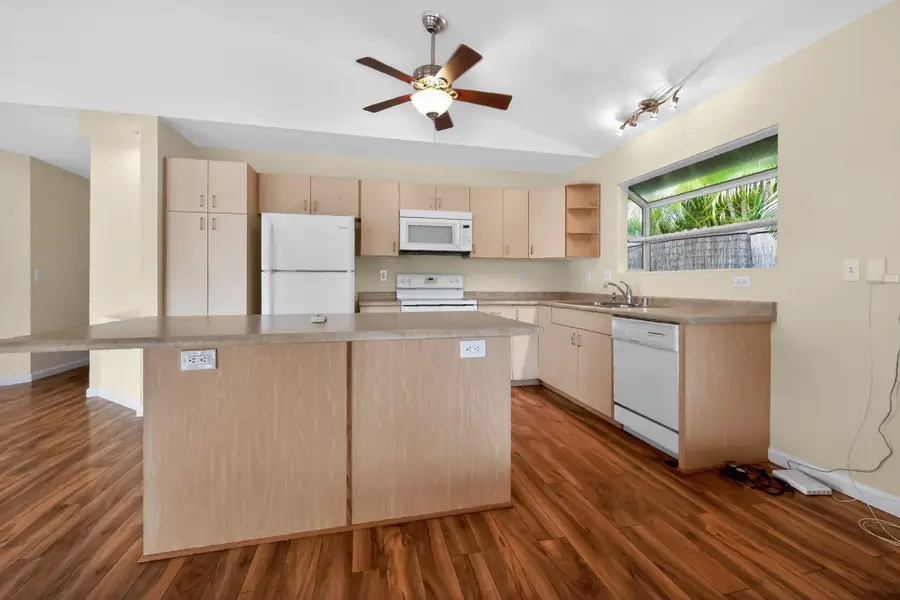 886 Mahealani St, Kihei, HI 96753 - #2