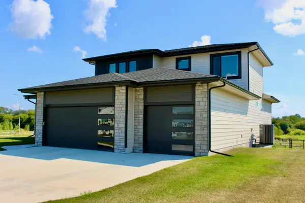 5627 163rd Street, Urbandale, IA 50323