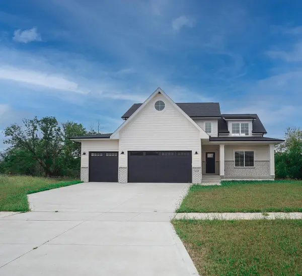 110 NW Alderleaf Drive, Waukee, IA 50263