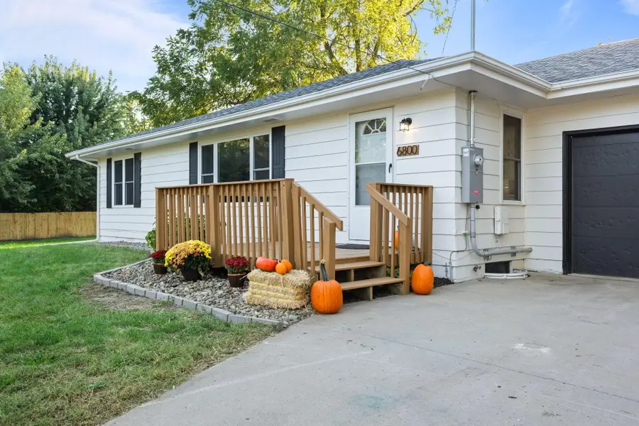 6800 NW 6th Drive, Des Moines, IA 50313 - Image #2