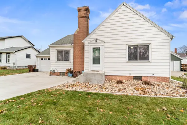 105 2nd Street, State Center, IA 50247