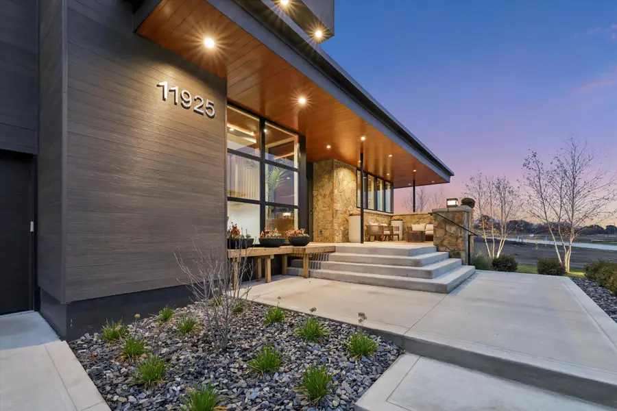 11925 Meadow Springs Drive, Johnston, IA 50131 - Image #3