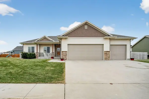 402 Upstill Circle, Gilbert, IA 50105