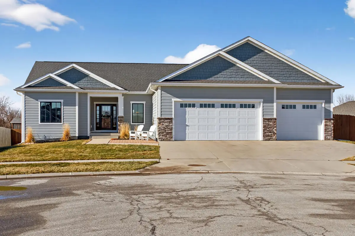 325 Hawthorne Circle, Gilbert, IA 50105 - Image #1