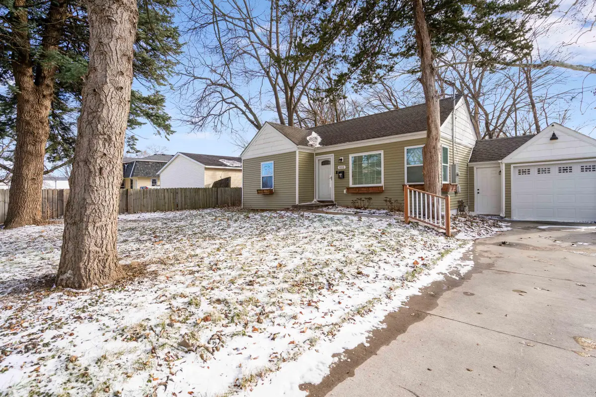 5818 New York Avenue, Des Moines, IA 50322 - #1