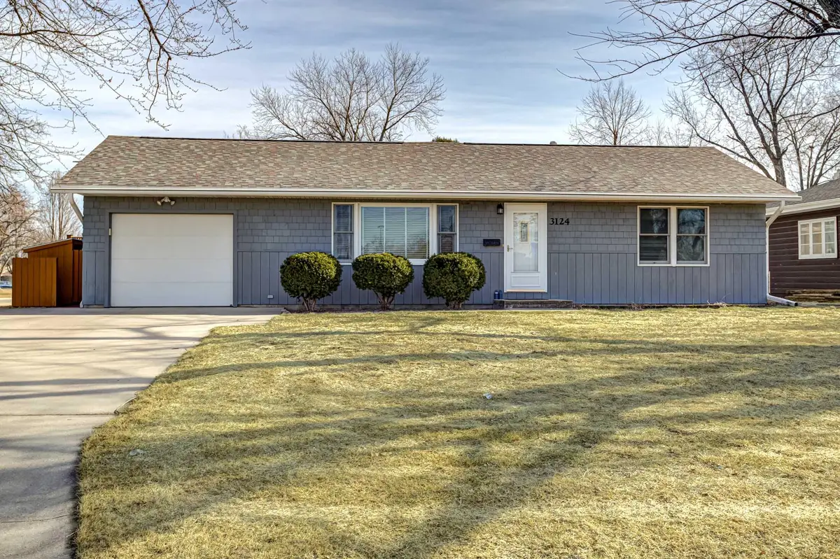 3124 Grove Avenue, Ames, IA 50010 - #1