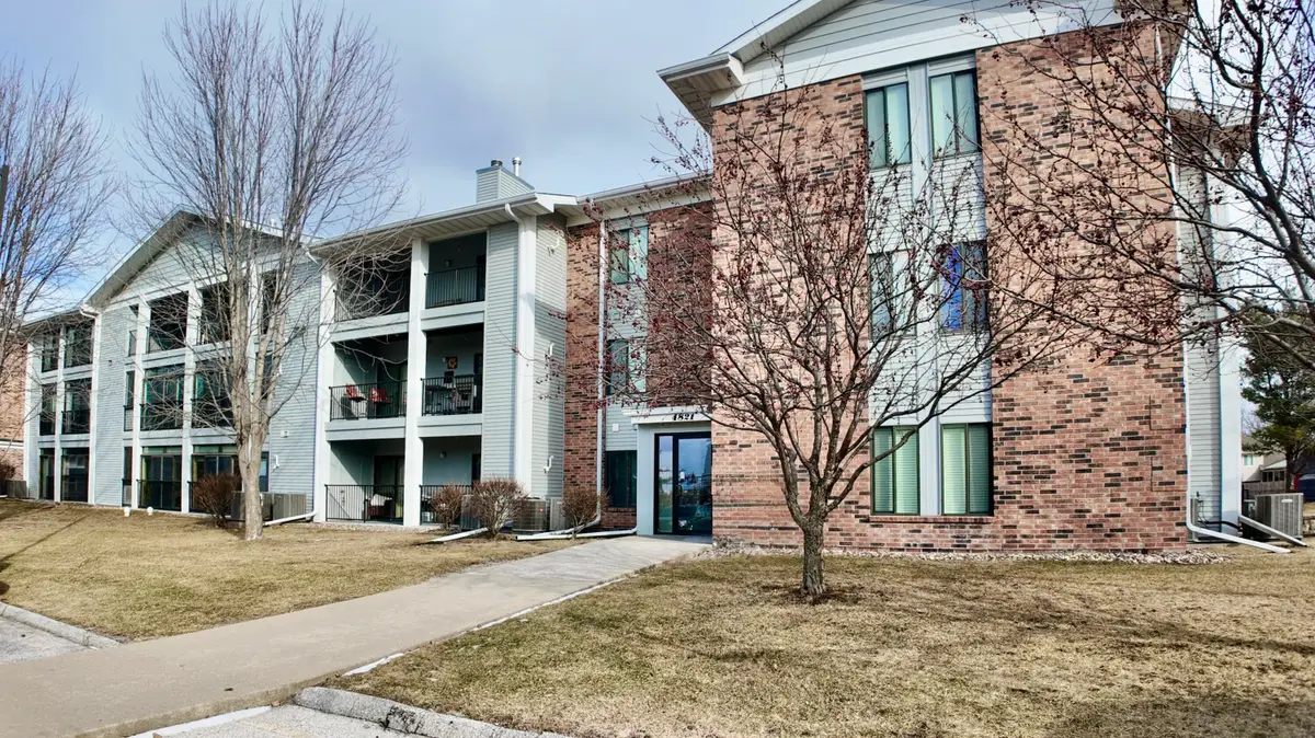 4821 86th Street, Urbandale, IA 50322 - #1