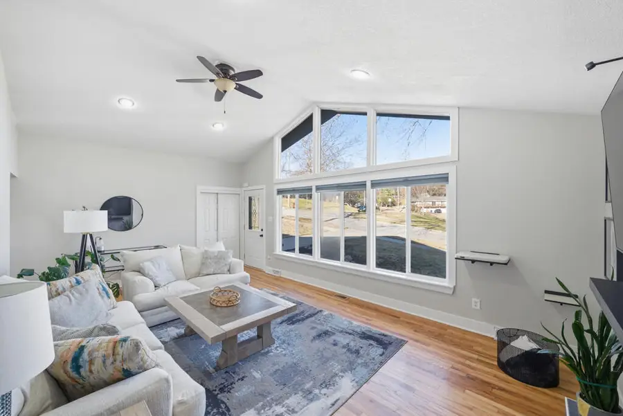 4137 Knob Hill Drive, Des Moines, IA 50317 - #2