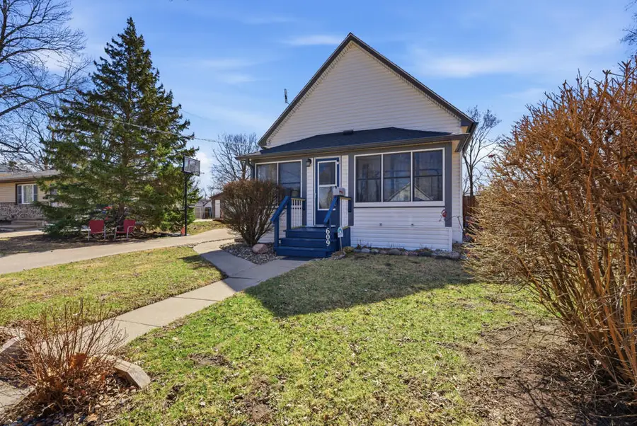 609 E Granger Avenue, Des Moines, IA 50315 - #2