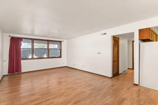 7815 Douglas Avenue, Urbandale, IA 50322