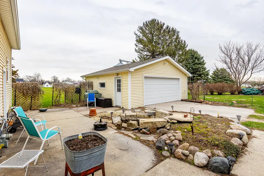 416 S Vine Street, Cambridge, IA 50046 - #3