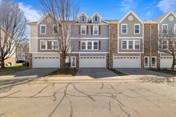 327 NE Olivewood, Waukee, IA 50263