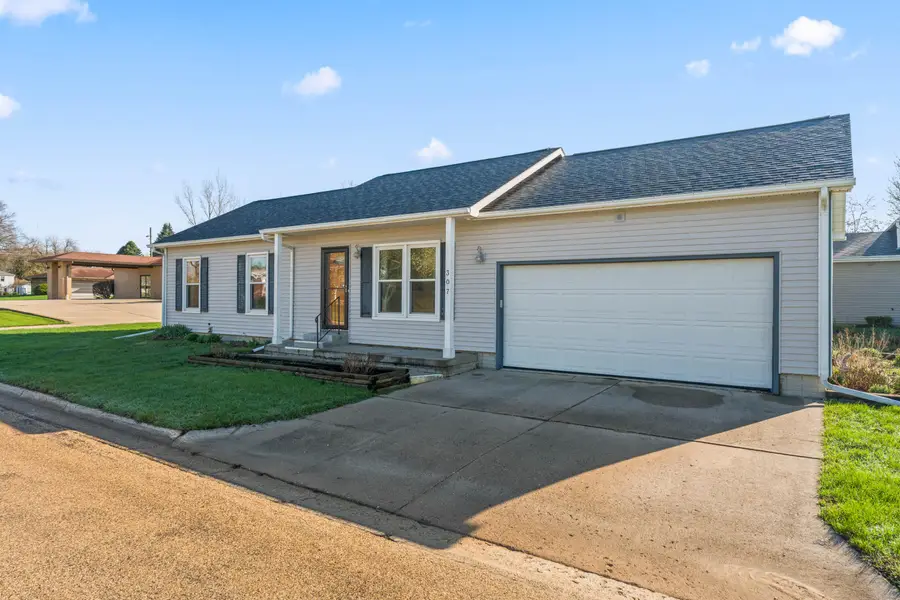307 7th Avenue, State Center, IA 50247 - #3