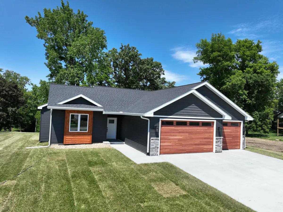 705 Academy Circle, Nevada, IA 50201 - #1