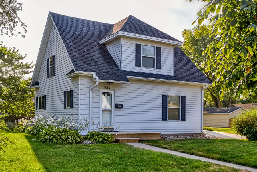 828 Carroll Avenue, Ames, IA 50010 - #2