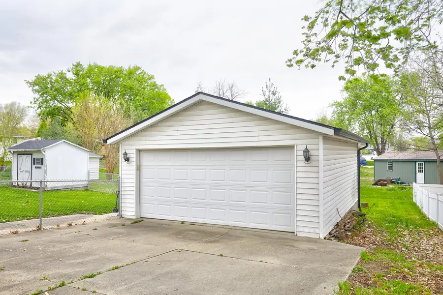 1110 E Euclid Avenue, Indianola, IA 50125 - #3