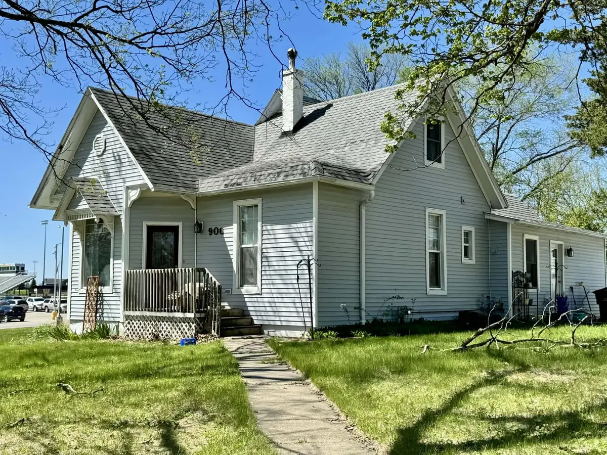 906 S 4th Avenue, Winterset, IA 50273 - #1